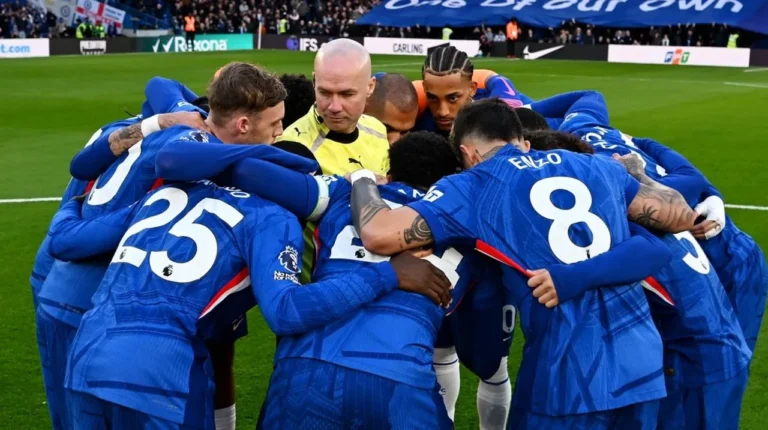 【動画あり】英国人「ｗｗｗ」チェルシーの審判囲みに海外が爆笑！なにやってんだこれ…【海外の反応】